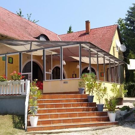 Arcadia Guesthouse Ábrahámhegy Eksteriør billede